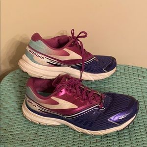 Running shoes. Brooks Launch 9.5